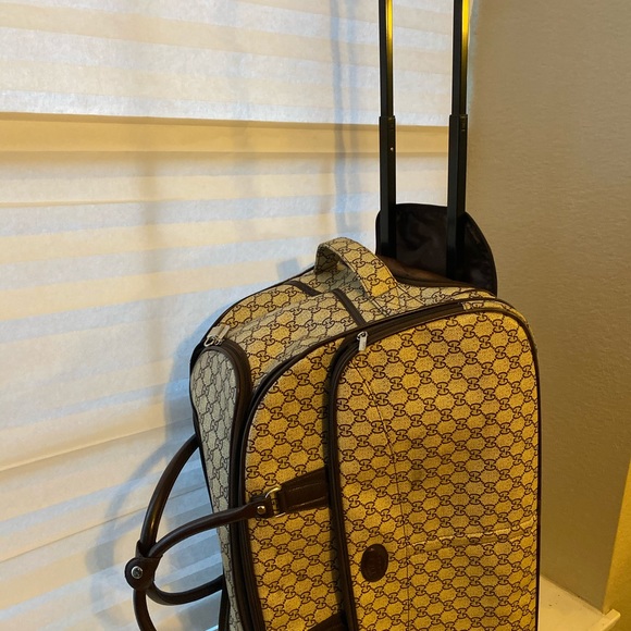 Gucci duffle bag - Picture 2 of 5